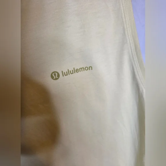 G398. Lululemon All Yours Tank Top *Graphic in Dewy - Size 8 - Picture 3 of 7